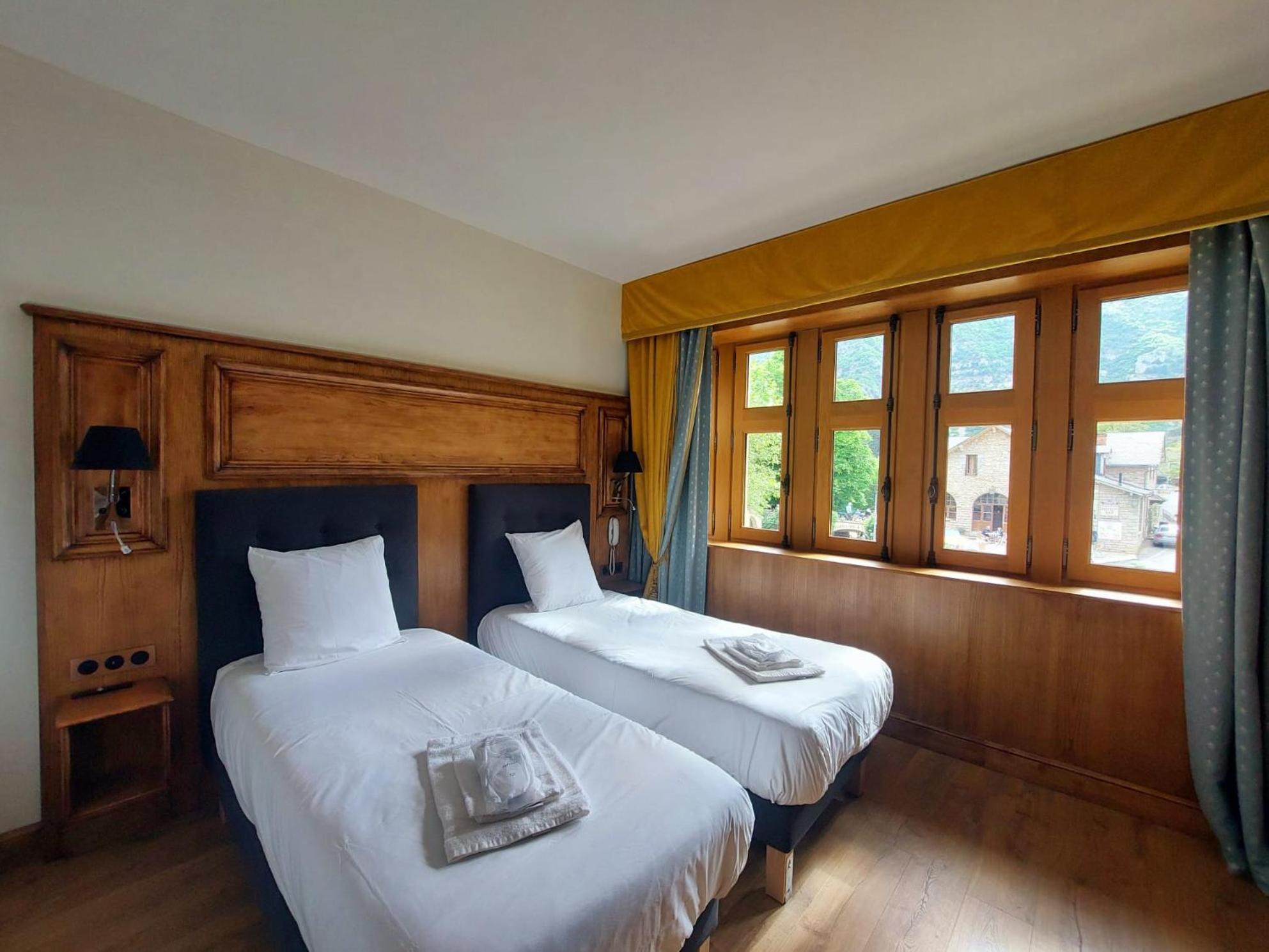 Hotel-Restaurant Le Manoir De Montesquiou Ла-Мален Экстерьер фото