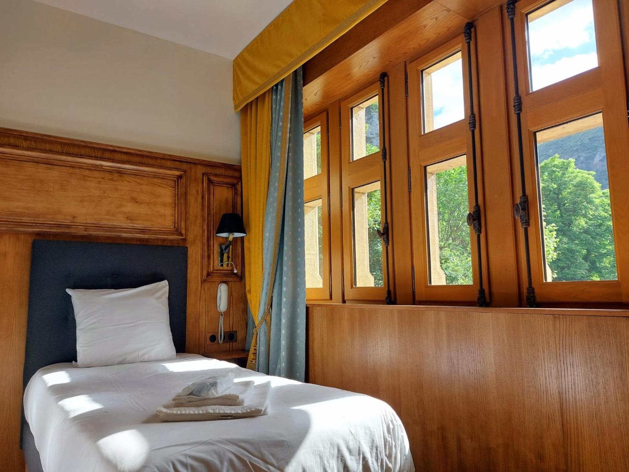 Hotel-Restaurant Le Manoir De Montesquiou Ла-Мален Экстерьер фото
